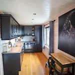 Beautiful Cozy Mountain - Fully Equipped - Free Parking Feriehus